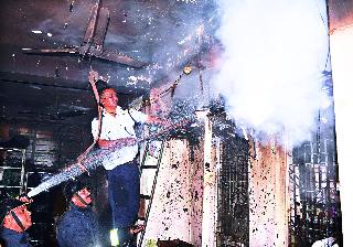 Fire in the RTO record room | आरटीओ रेकॉर्ड रूमला आग Fire in the RTO record room | आरटीओ रेकॉर्ड रूमला आग