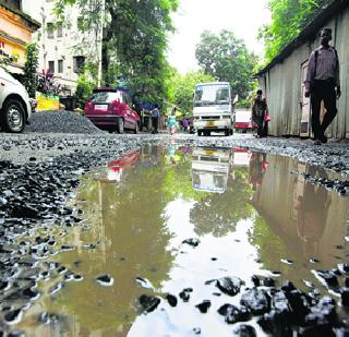 अवकाळी पावसाने रस्त्यांच्या कामाची उडाली दैना!