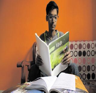 He will give 10th standard examination in the fight against cancer | कॅन्सरशी लढत तो देणार दहावीची परीक्षा He will give 10th standard examination in the fight against cancer | कॅन्सरशी लढत तो देणार दहावीची परीक्षा