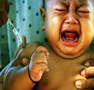 5 9 Parents are angry because they use the same needle and injection of children | ५९ बालकांना एकच सुई व इंजेक्शन वापरल्याने पालक संतप्त 5 9 Parents are angry because they use the same needle and injection of children | ५९ बालकांना एकच सुई व इंजेक्शन वापरल्याने पालक संतप्त