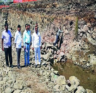 Unauthorized excavation closed | अनधिकृत उत्खनन पाडले बंद Unauthorized excavation closed | अनधिकृत उत्खनन पाडले बंद