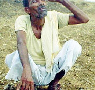 शेतकऱ्यांचा मदतनिधी परत जाण्याच्या मार्गावर
