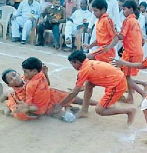 In the development of the playground, tahasil dug in development | क्रीडांगण विकासात तहसीलचा खोडा In the development of the playground, tahasil dug in development | क्रीडांगण विकासात तहसीलचा खोडा