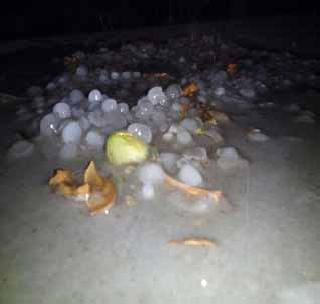 Hailstorm hailstorm | वादळी वा-यासह गारपीट
