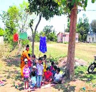 Anganwadi filling open! | अंगणवाड्या भरतात उघड्यावर !