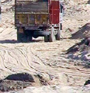 Operation and revenue on sand smugglers also decreased | रेती तस्करांवर कारवाई व महसूलही घटला Operation and revenue on sand smugglers also decreased | रेती तस्करांवर कारवाई व महसूलही घटला