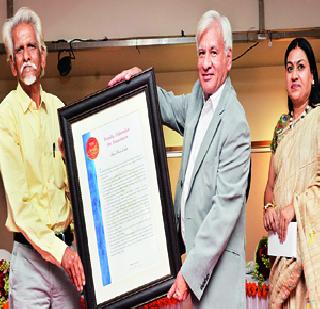 The award is the receipt received for the job | पुरस्कार म्हणजे कामाला मिळालेली पावती The award is the receipt received for the job | पुरस्कार म्हणजे कामाला मिळालेली पावती