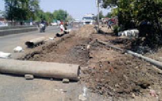 Road four-way, cabling simultaneously | रस्ता चौपदरीकरण, केबलिंग एकाचवेळी Road four-way, cabling simultaneously | रस्ता चौपदरीकरण, केबलिंग एकाचवेळी
