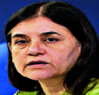 Maneka Gandhi should get Gomutra's finale | मनेका गांधींना हवे गोमूत्राचे फिनेल