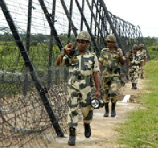 BSF jawans infiltrate into Jammu and Kashmir | काश्मीरमध्ये बीएसएफच्या जवानांनी उधळला घुसखोरीचा डाव