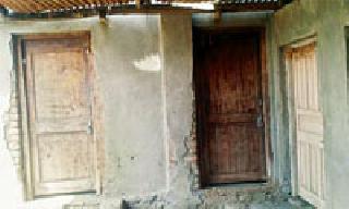 Locks up 200 houses of Vithala | विठाळाच्या २०० घरांना कुलूप Locks up 200 houses of Vithala | विठाळाच्या २०० घरांना कुलूप