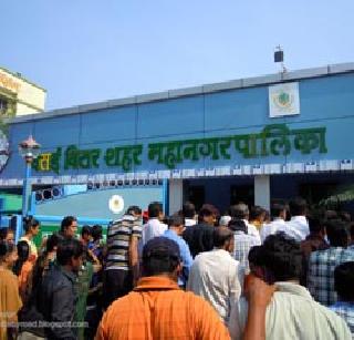 Reservations, split ends, headaches | आरक्षण, विभाजन ठरले डोकेदुखी