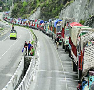 The risk of floods in Kashmir is thwarted | काश्मिरातील पुराचा धोका ओसरला