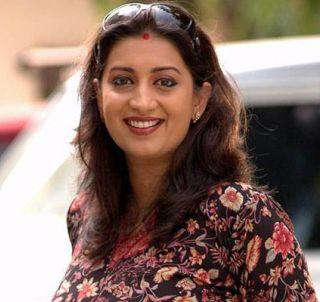 The hidden camera caught by Smriti Irani in the changing room of FAB India in Goa | गोव्यातल्या फॅब इंडियाच्या चेंजिंग रुममध्ये स्मृती इराणींनी पकडला छुपा कॅमेरा The hidden camera caught by Smriti Irani in the changing room of FAB India in Goa | गोव्यातल्या फॅब इंडियाच्या चेंजिंग रुममध्ये स्मृती इराणींनी पकडला छुपा कॅमेरा