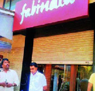 FBI found hidden camera in Kolhapur, employee detained | कोल्हापूरमध्येही फॅब इंडियात सापडला छुपा कॅमेरा, कर्मचारी अटकेत FBI found hidden camera in Kolhapur, employee detained | कोल्हापूरमध्येही फॅब इंडियात सापडला छुपा कॅमेरा, कर्मचारी अटकेत