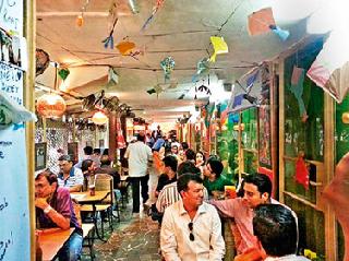When the 'Samowar' in the city is closed | शहरातली ‘समोवार’ जेव्हा बंद होतात When the 'Samowar' in the city is closed | शहरातली ‘समोवार’ जेव्हा बंद होतात