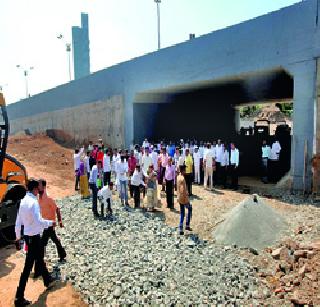 The politics of the Washit subway rises | वाशीत भुयारी मार्गाचे राजकारण पेटले