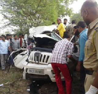 Six killed in a family in Kannad | कन्नडजवळ भीषण अपघातात एकाच कुटुंबातील सहा ठार Six killed in a family in Kannad | कन्नडजवळ भीषण अपघातात एकाच कुटुंबातील सहा ठार