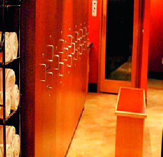 The possibility of conditions on the mall, showroom | मॉल, शोरूमवर अटींची शक्यता The possibility of conditions on the mall, showroom | मॉल, शोरूमवर अटींची शक्यता