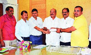 One crore for the Jalakit Shivar campaign | जलयुक्त शिवार अभियानासाठी एक कोटी One crore for the Jalakit Shivar campaign | जलयुक्त शिवार अभियानासाठी एक कोटी