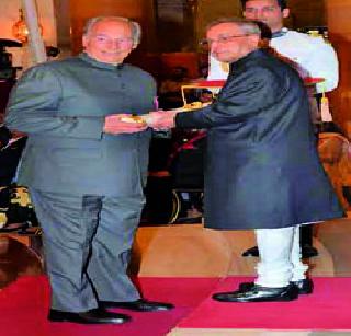 Prince Karim Aga Khan received Padma Vibhushan | प्रिन्स करिम आगा खान यांना पद्मविभूषण