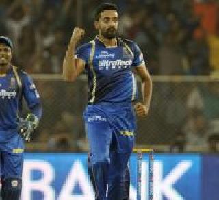 Mumbai Indians' batting collapse, 45 for 3 | मुंबई इंडियन्सची फलंदाजी ढेपाळली, 3 बाद 45