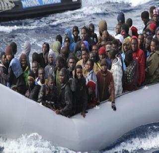 400 people die drowning in Libya | लिबियात बोट उलटल्यानं ४०० जणांचा बुडून मृत्यू