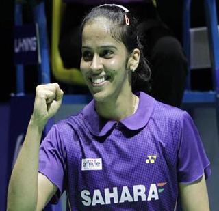 Saina reaches top spot | सायना पुन्हा अव्वल स्थानावर