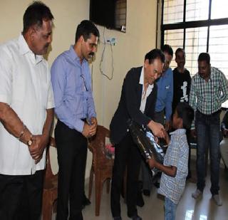 Allotment of educational items for the cause of Ambedkar Jayanti | आंबेडकर जयंती निमित्त शैक्षणिक वस्तूंचे वाटप