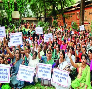 Primary teachers municipal front | प्राथमिक शिक्षकांचा महापालिकेवर मोर्चा