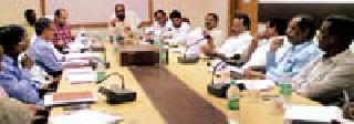 Union Minister of State reviewed the drought situation | केंद्रीय राज्यमंत्र्यांनी घेतला दुष्काळी स्थितीचा आढावा Union Minister of State reviewed the drought situation | केंद्रीय राज्यमंत्र्यांनी घेतला दुष्काळी स्थितीचा आढावा