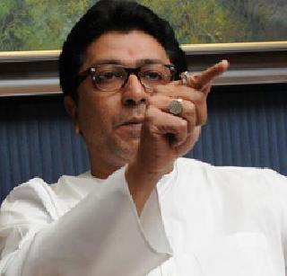 Government laid a tail in front of filmmakers - Raj Thackeray | सिनेनिर्मात्यांसमोर सरकारने शेपूट घातले - राज ठाकरे