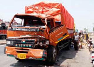 Four people were killed in three accidents | तीन अपघातात चार जण दगावले Four people were killed in three accidents | तीन अपघातात चार जण दगावले