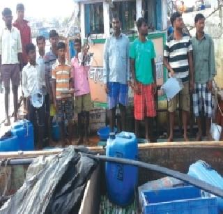 Riot crime on Uttan Fishermen | उत्तनच्या मच्छिमारांवर दरोड्याचा गुन्हा Riot crime on Uttan Fishermen | उत्तनच्या मच्छिमारांवर दरोड्याचा गुन्हा