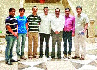District Hospital team Nepal to help earthquake victims | भूकंपग्रस्तांच्या मदतीसाठी जिल्हा रुग्णालयाची टीम नेपाळ District Hospital team Nepal to help earthquake victims | भूकंपग्रस्तांच्या मदतीसाठी जिल्हा रुग्णालयाची टीम नेपाळ