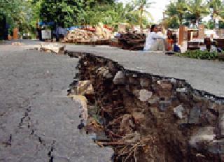 Seismic exposure, hand in hand! | भूकंपाची धास्ती, मदतीचे हातही! Seismic exposure, hand in hand! | भूकंपाची धास्ती, मदतीचे हातही!