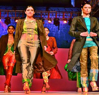 Tradition from fashion shows, modernity combined | फॅशन शोमधून परंपरा, आधुनिकतेचा मिलाफ