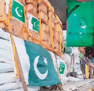 Pakistan's beef offered to earthquake victims in Nepal | पाकचा प्रताप, नेपाळमधील भूकंपग्रस्तांना मदतीमध्ये दिले गोमांस