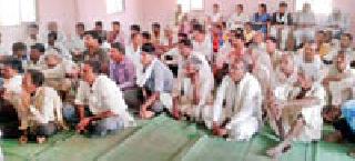 Collector, CEO of Hijagugas | कलेक्टर, सीईओंची मजुरांसोबत हितगुज Collector, CEO of Hijagugas | कलेक्टर, सीईओंची मजुरांसोबत हितगुज
