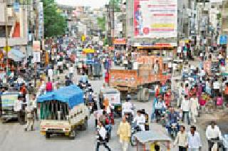 The hawkers zone increased the risk of traffic and traffic | हाकर्स झोनचा ताप अन् रहदारीचा वाढला व्याप The hawkers zone increased the risk of traffic and traffic | हाकर्स झोनचा ताप अन् रहदारीचा वाढला व्याप