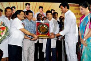 District Collector's pride .. | जिल्हाधिकाऱ्यांचा गौरव.. District Collector's pride .. | जिल्हाधिकाऱ्यांचा गौरव..