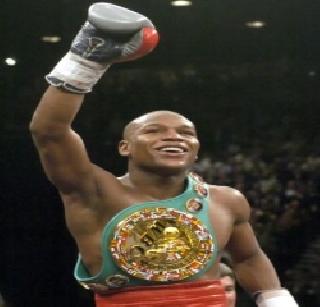 Mayweather was the champion | मेवेदरच ठरला चॅम्पियन Mayweather was the champion | मेवेदरच ठरला चॅम्पियन