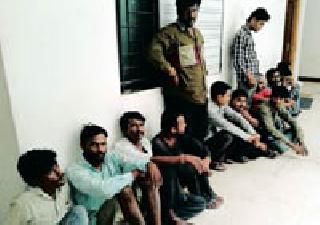 Coming operation of police in the city | शहरात पोलिसांचे कोम्ब्ािंग आॅपरेशन Coming operation of police in the city | शहरात पोलिसांचे कोम्ब्ािंग आॅपरेशन