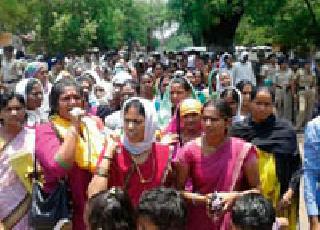 Women of Soniajnagar Elgar | सोनियानगरच्या महिलांचा एल्गार Women of Soniajnagar Elgar | सोनियानगरच्या महिलांचा एल्गार