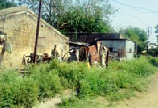 Lack of facilities in Ummarkhed police colony | उमरखेडच्या पोलीस वसाहतीत सुविधांचा अभाव Lack of facilities in Ummarkhed police colony | उमरखेडच्या पोलीस वसाहतीत सुविधांचा अभाव