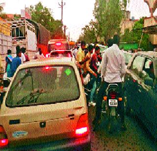 Alandi traffic question is serious | आळंदीत वाहतुकीचा प्रश्न गंभीर