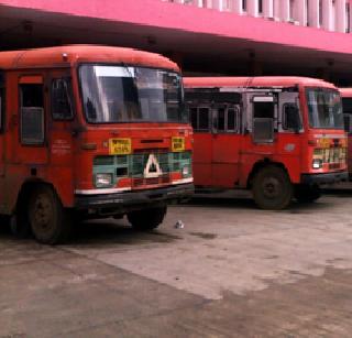 ST passengers will be mobilized on mobile | एसटीत प्रवाशांची मोबाईलवर होणार करमणूक ST passengers will be mobilized on mobile | एसटीत प्रवाशांची मोबाईलवर होणार करमणूक
