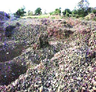 In the well of the sand due to sand | वाळूउपशामुळे विहिरी तळात