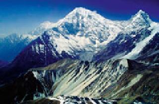 भूकंपामुळे 'लँगटँग' पर्वताची उंची घसरली
