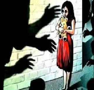 Rape of a young girl in a bizarre neighborhood | भोंदूबाबाचा अल्पवयीन मुलीवर बलात्कार